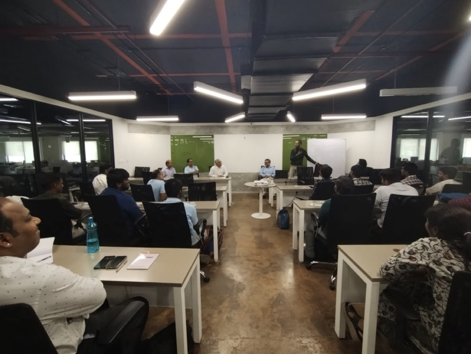 Automotive software engineers in an AUTOSAR architecture classroom