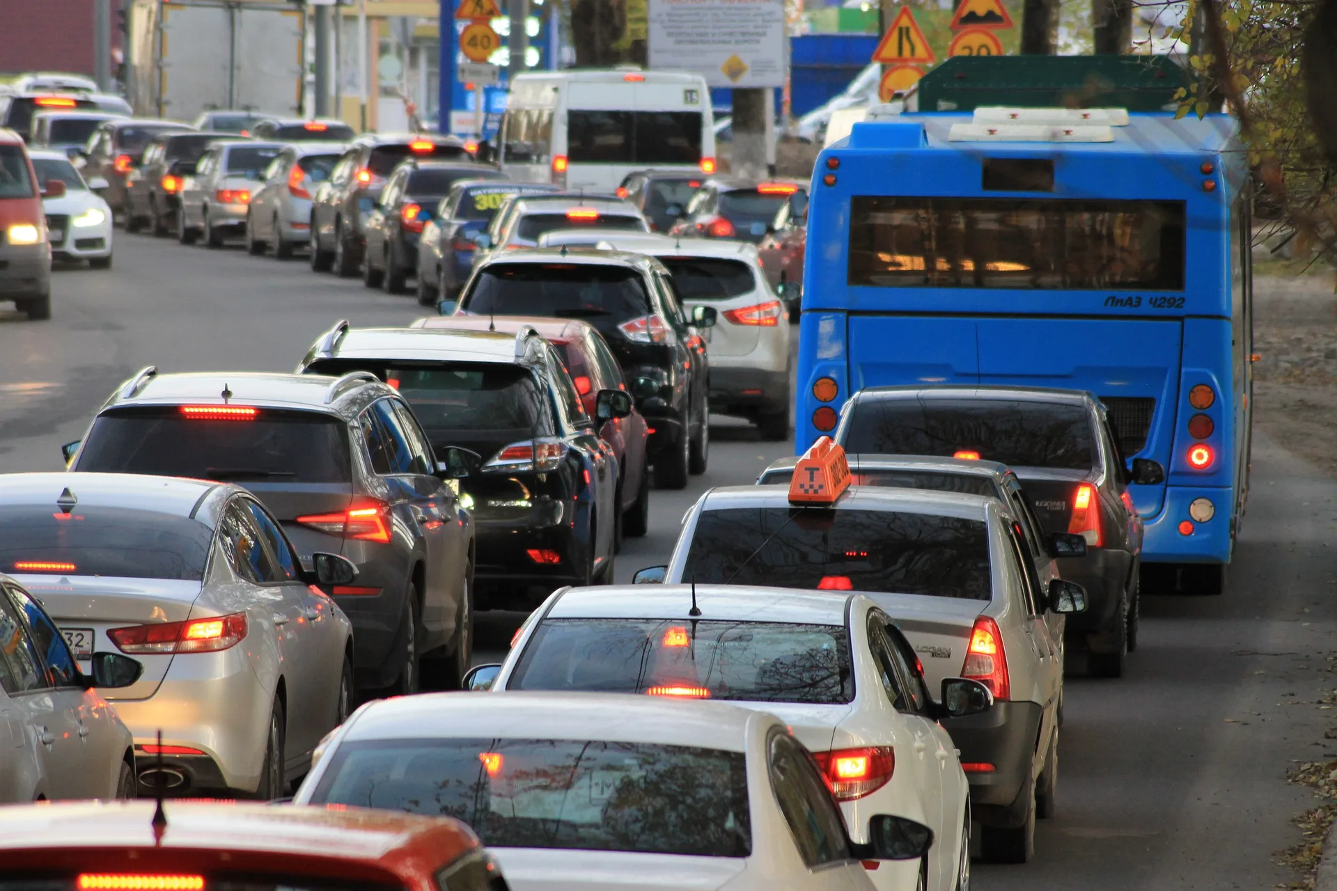 Traffic Jam Assist Feature in MATLAB Environment