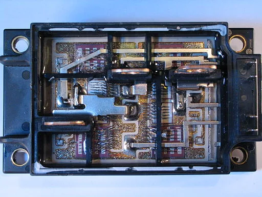 SiC/IGBT isolated gate driver reference design with thermal diode and sensing FET