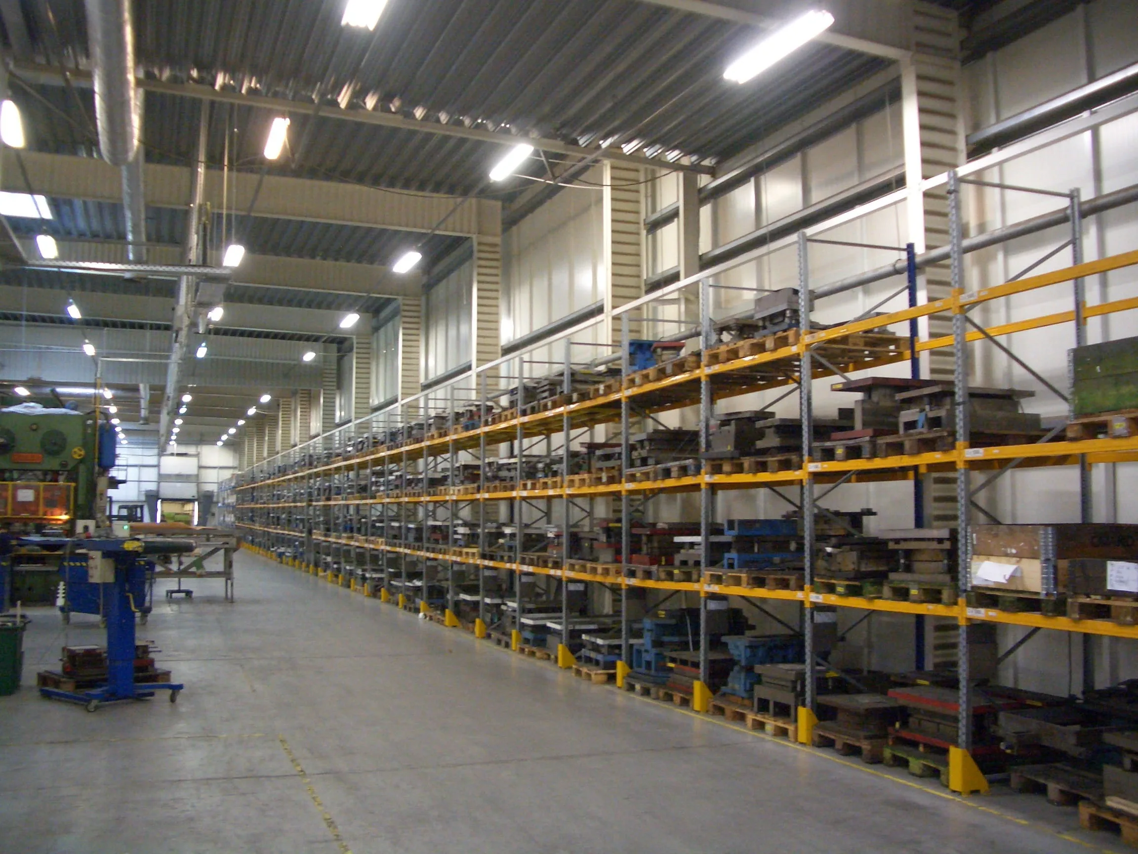 Modelling of a closed pipe rack situated in Ahmedabad